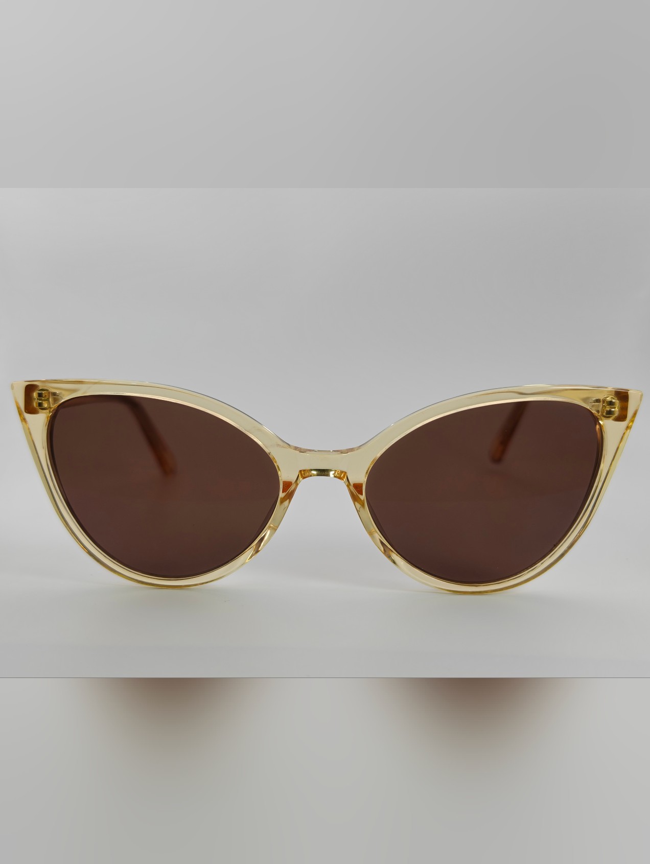 Quartet Women’s Cat Eye Sunglasses In Champagne Frame.